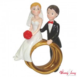 Tortenfigur Braut auf 2 Ringen