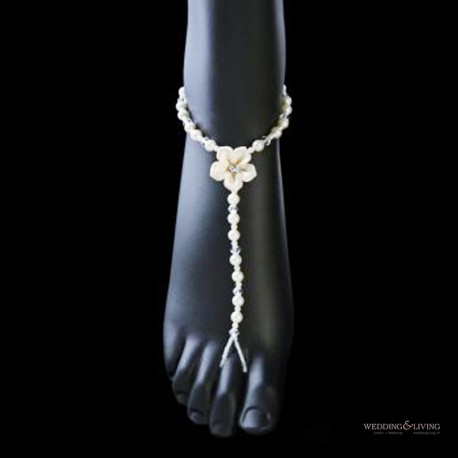 Halskette mit Perlen und Strasssteinen, versilbert